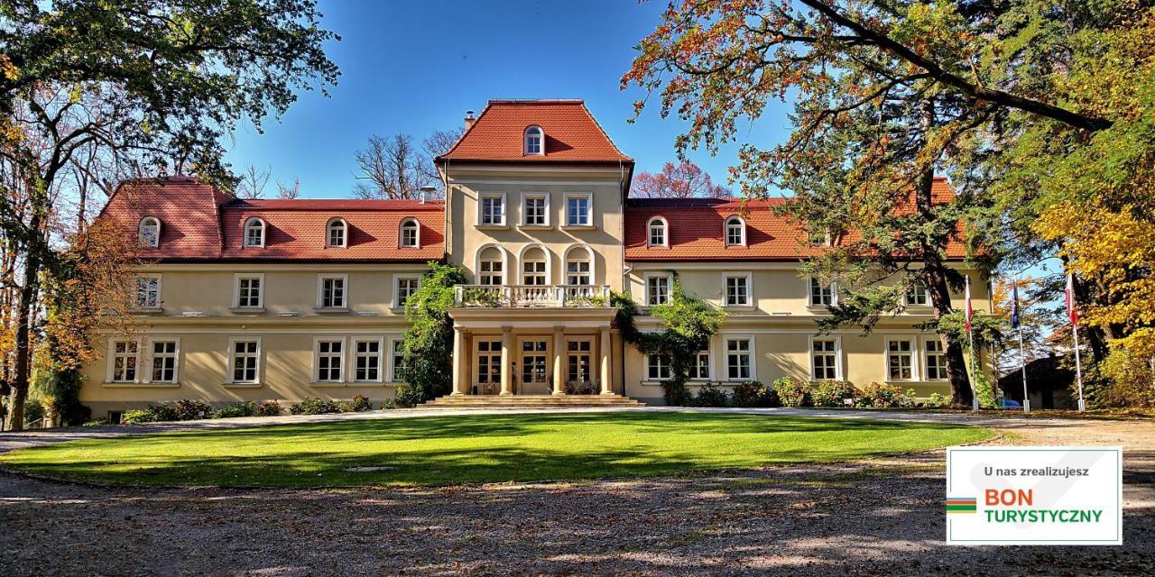 Hotel Dwor Sierakow Esterno foto