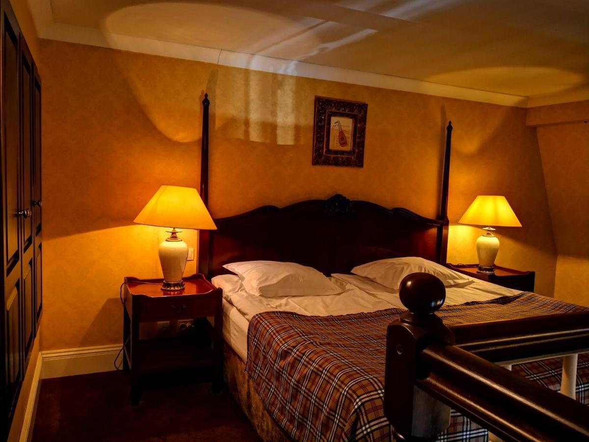 Hotel Dwor Sierakow Esterno foto