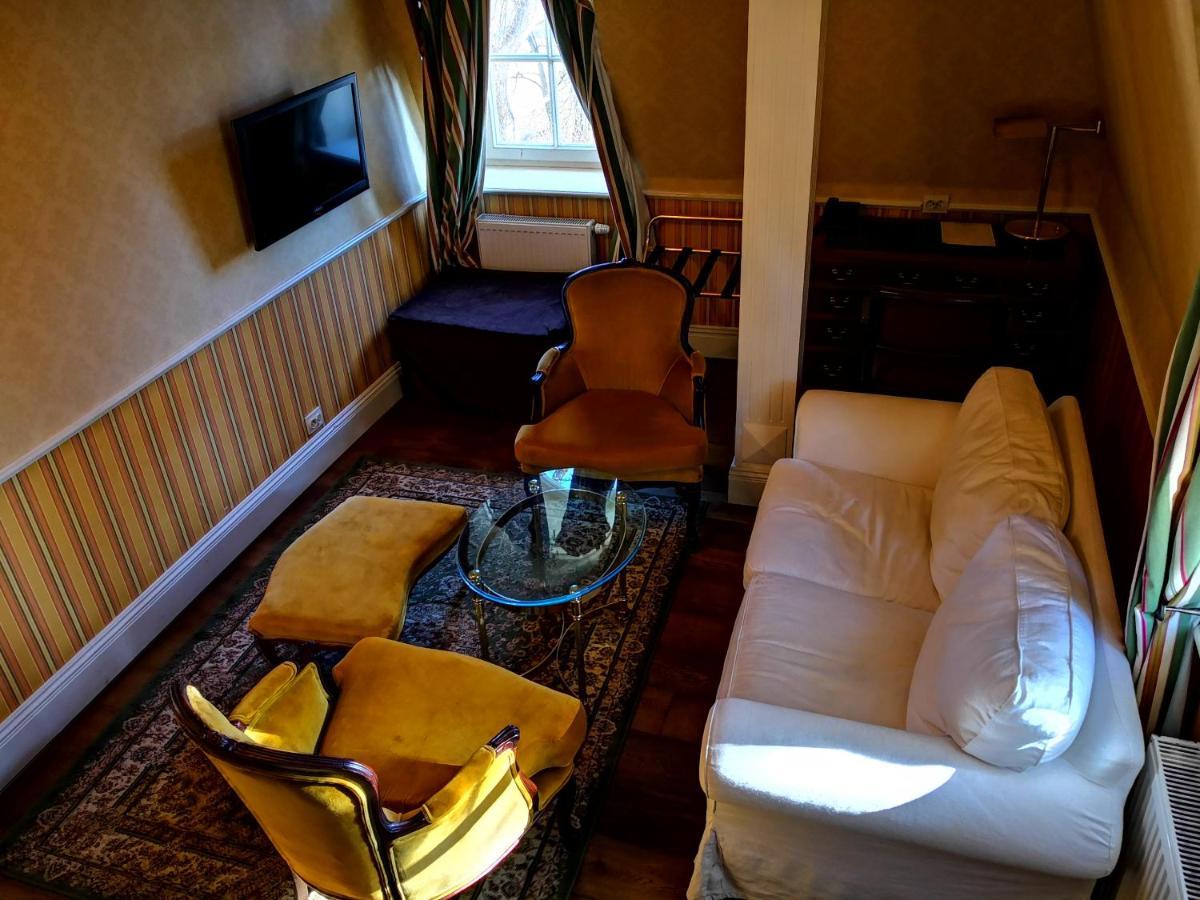 Hotel Dwor Sierakow Esterno foto