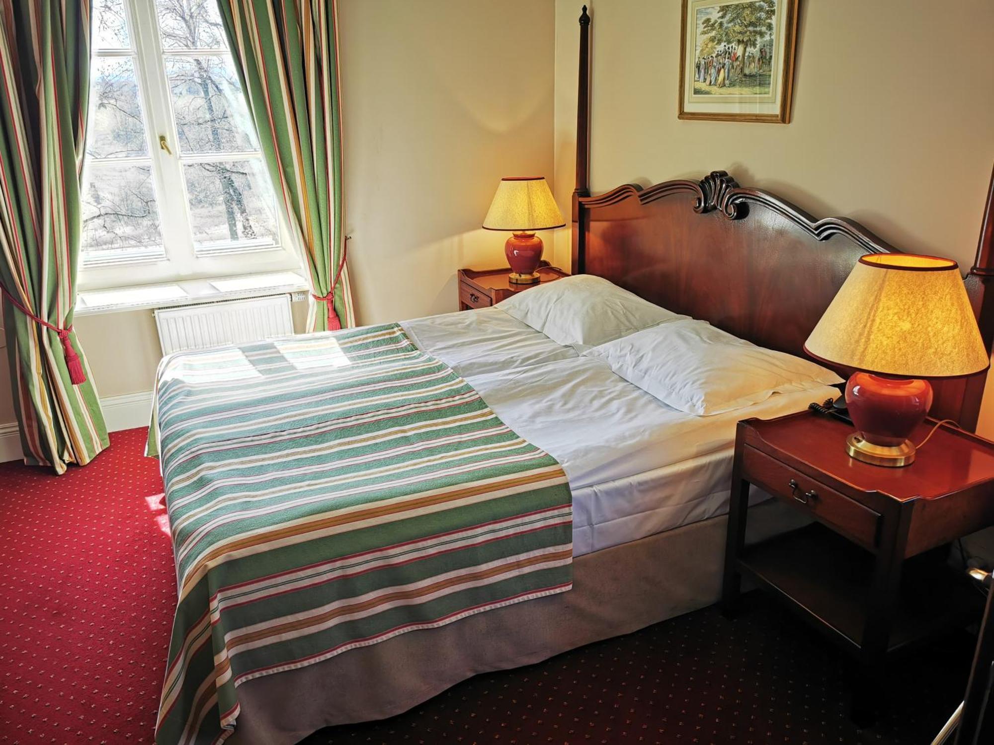 Hotel Dwor Sierakow Esterno foto