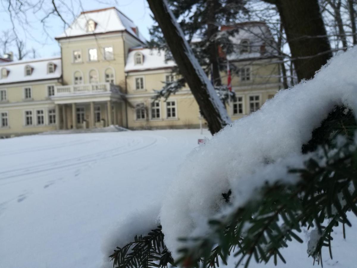 Hotel Dwor Sierakow Esterno foto