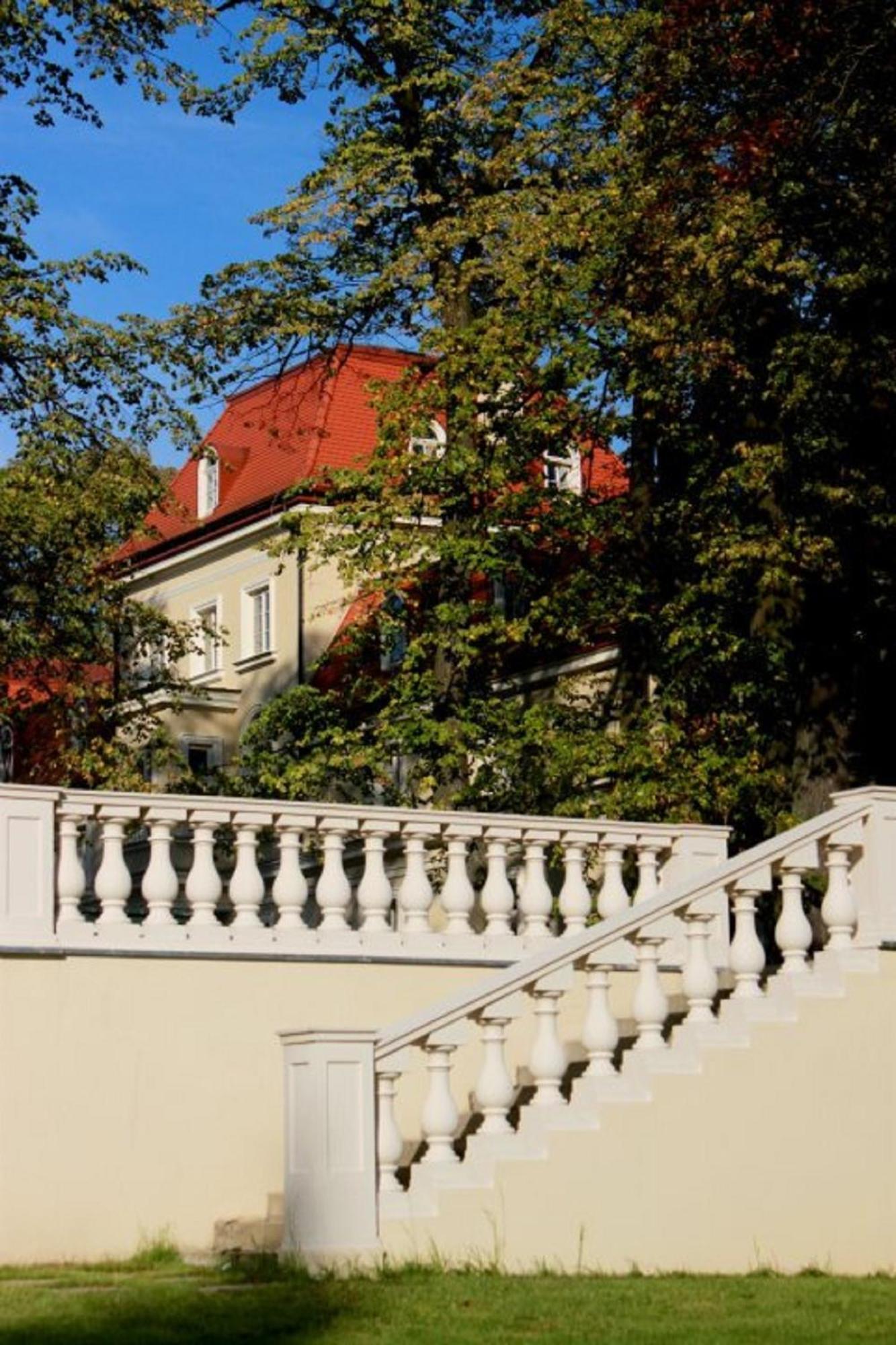 Hotel Dwor Sierakow Esterno foto