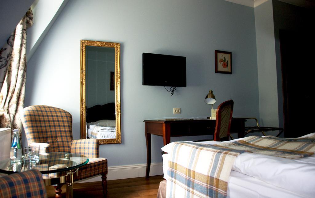 Hotel Dwor Sierakow Esterno foto