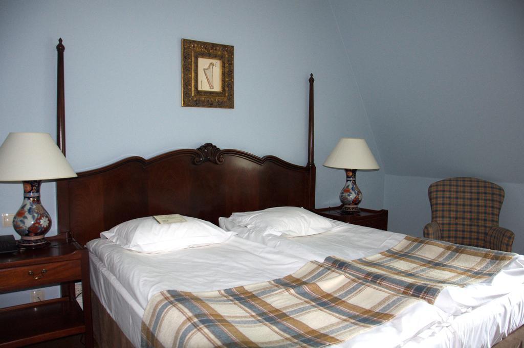 Hotel Dwor Sierakow Esterno foto