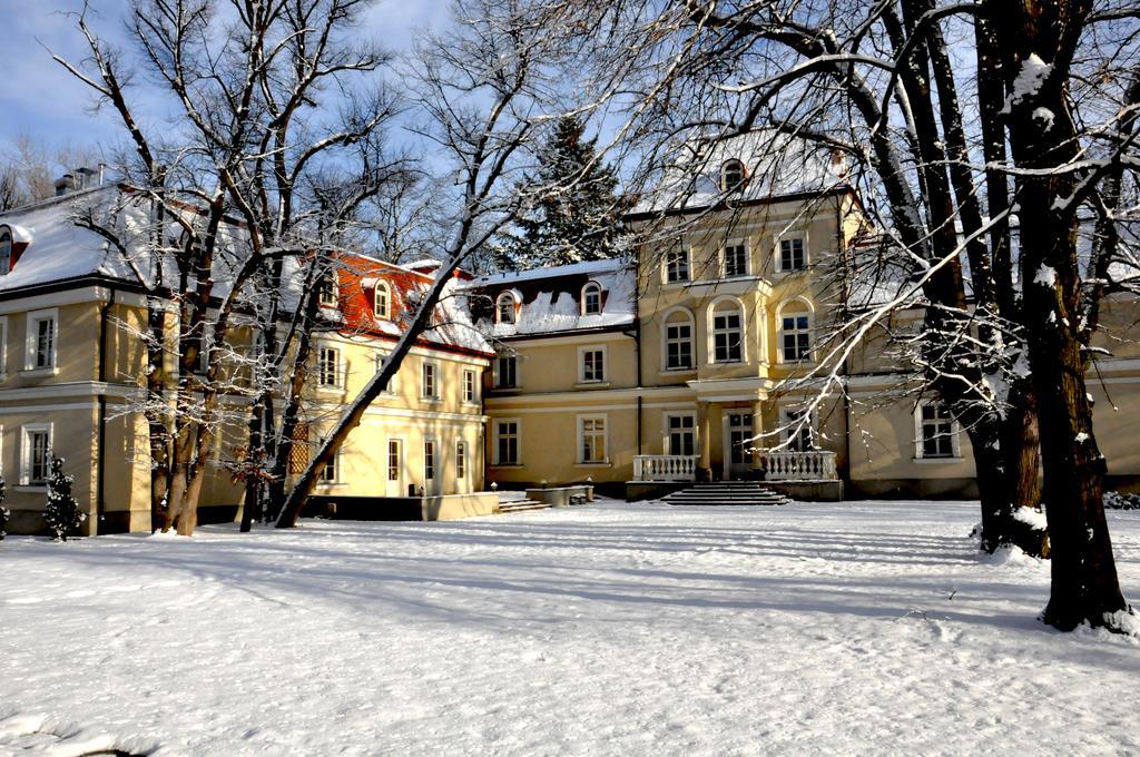 Hotel Dwor Sierakow Esterno foto