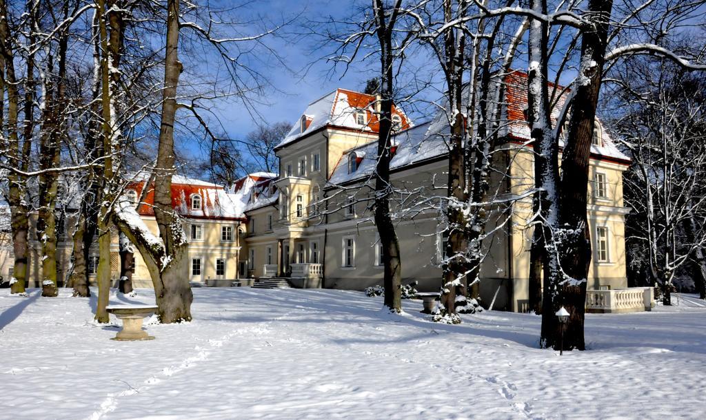 Hotel Dwor Sierakow Esterno foto