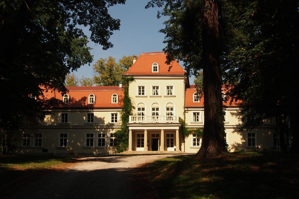 Hotel Dwor Sierakow Esterno foto