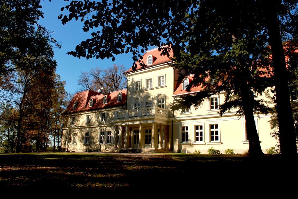 Hotel Dwor Sierakow Esterno foto