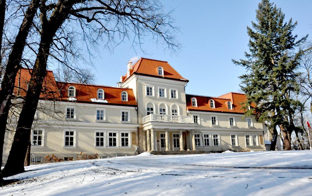 Hotel Dwor Sierakow Esterno foto