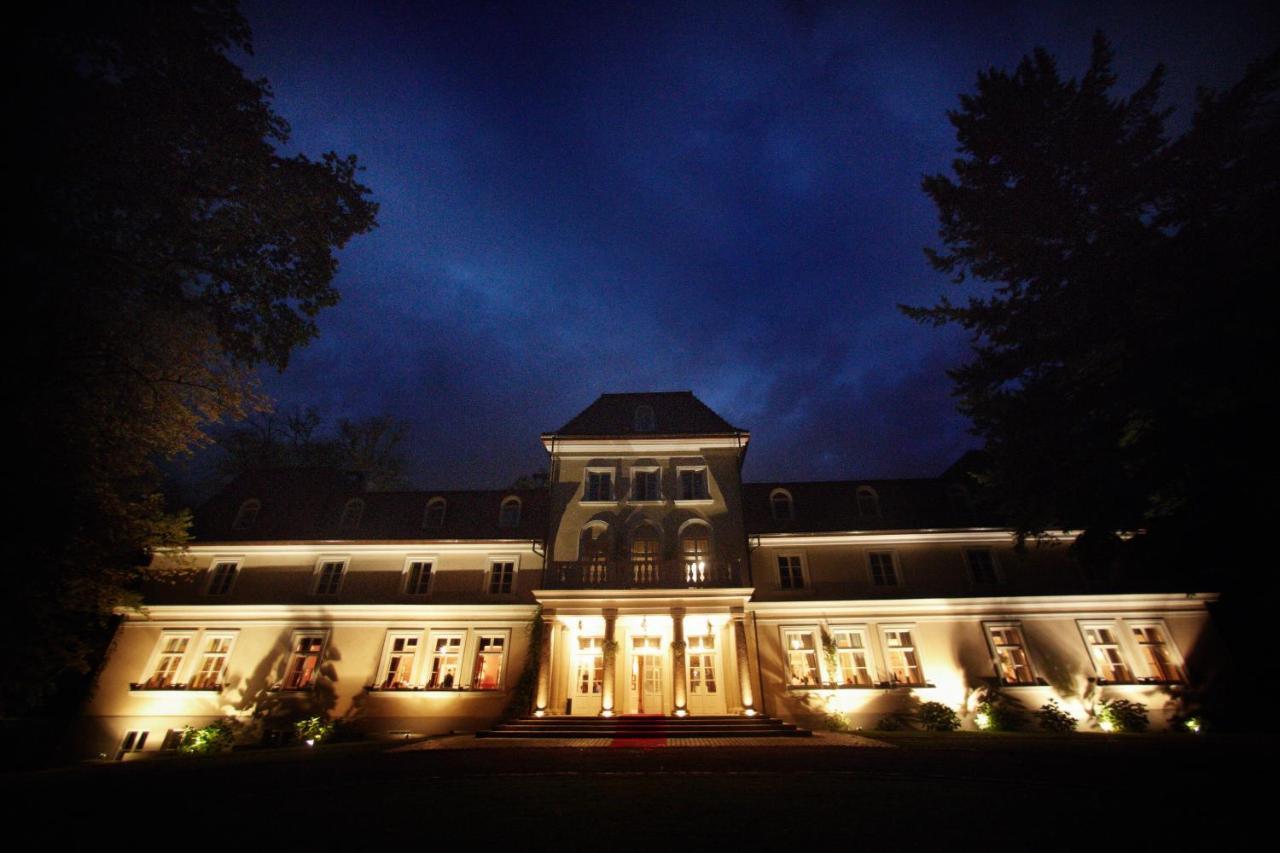 Hotel Dwor Sierakow Esterno foto